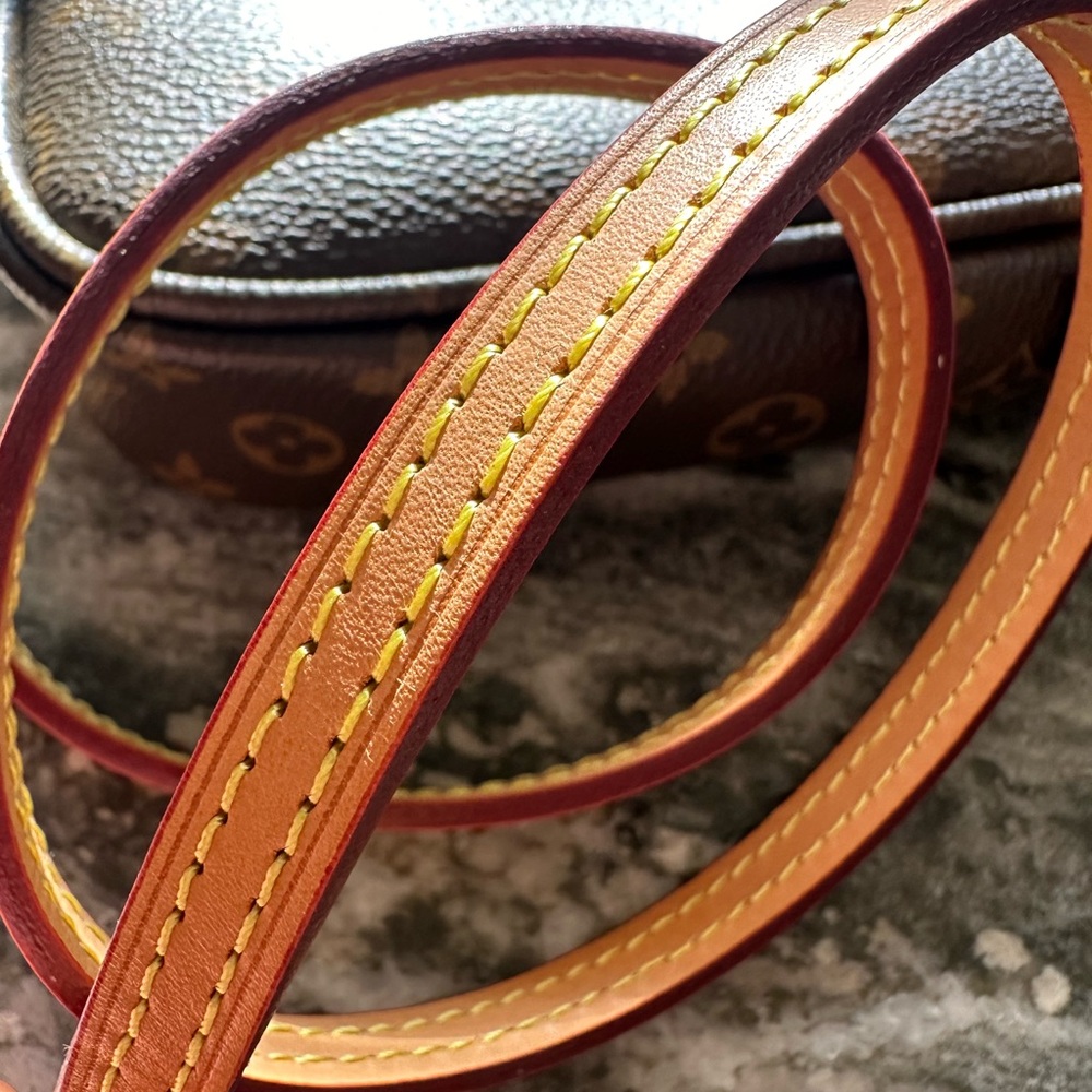 Genuine Vechetta leather unbranded bag strap